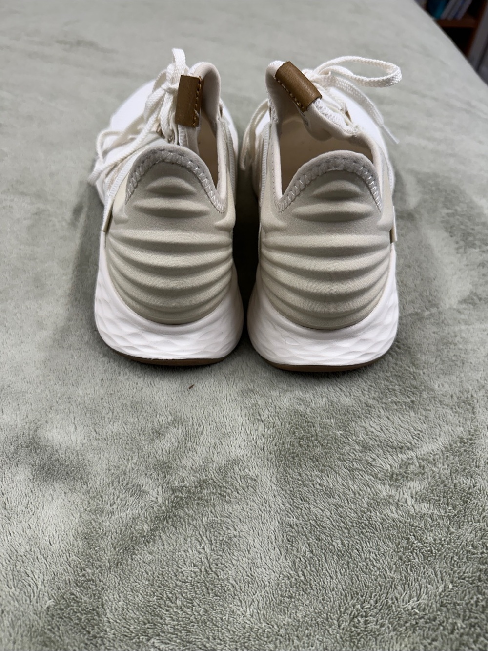 New Balance ROAV - Picture 3 of 5